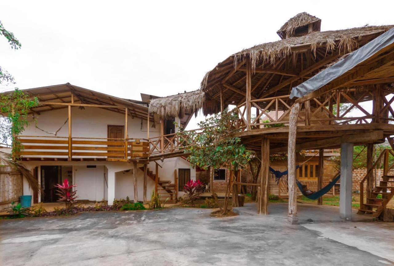 Hostal Tortuga Dorada Puerto López Exteriör bild