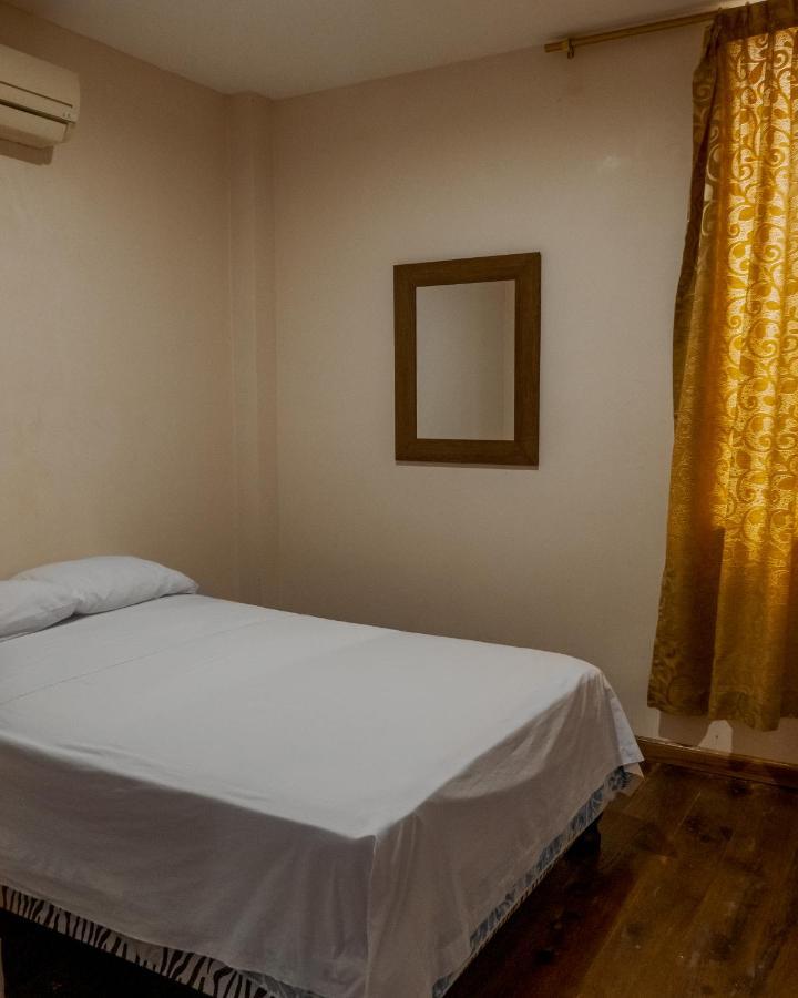 Hostal Tortuga Dorada Puerto López Exteriör bild
