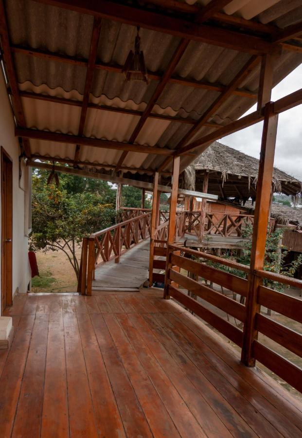 Hostal Tortuga Dorada Puerto López Exteriör bild