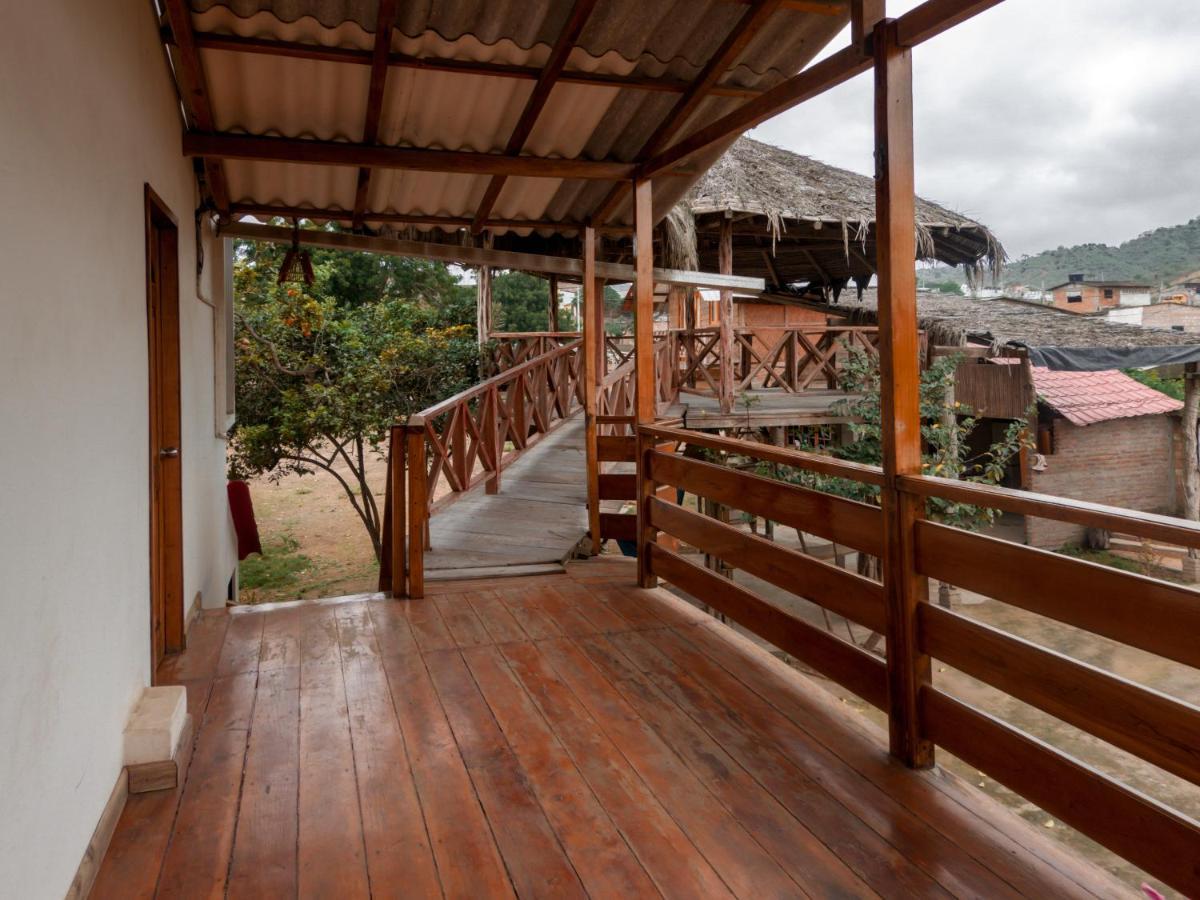 Hostal Tortuga Dorada Puerto López Exteriör bild