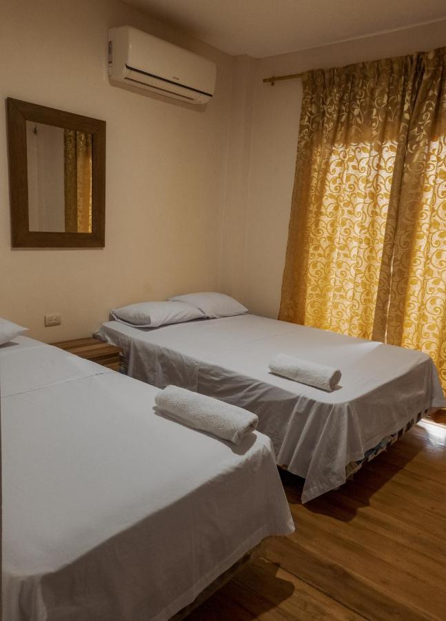 Hostal Tortuga Dorada Puerto López Exteriör bild
