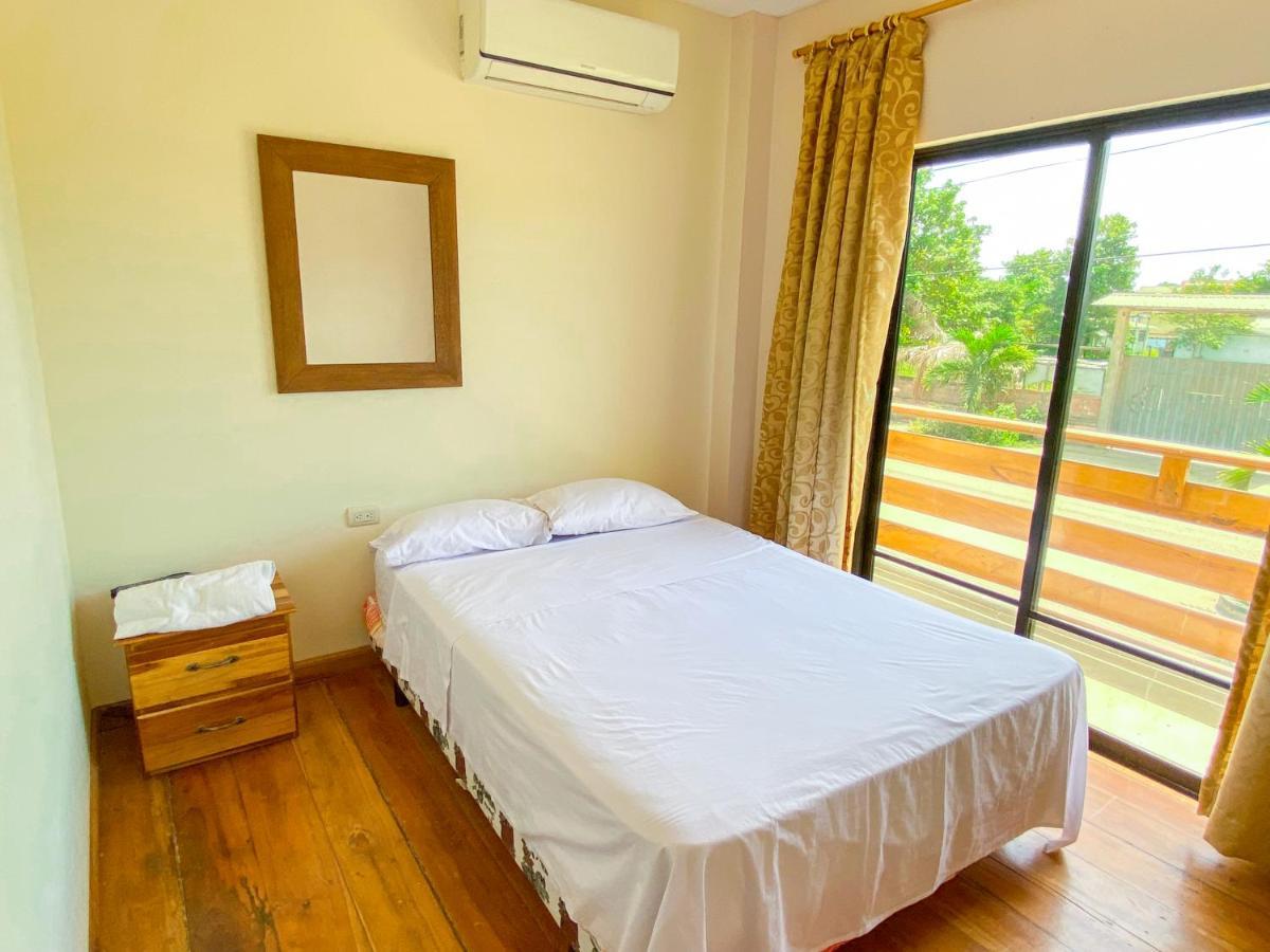 Hostal Tortuga Dorada Puerto López Exteriör bild