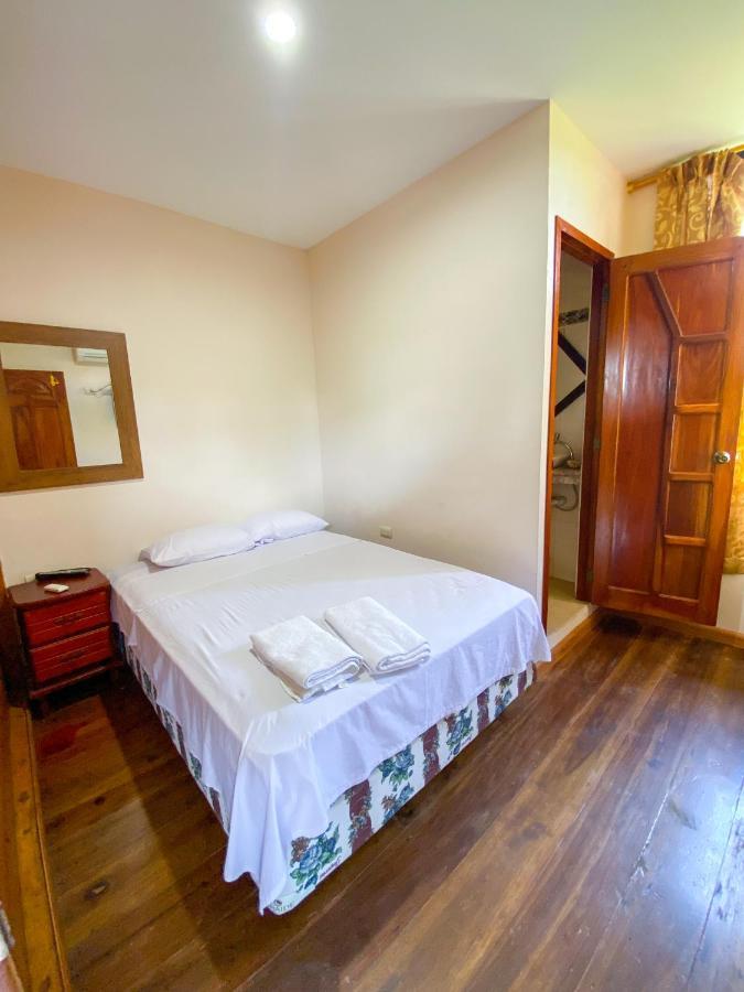 Hostal Tortuga Dorada Puerto López Exteriör bild