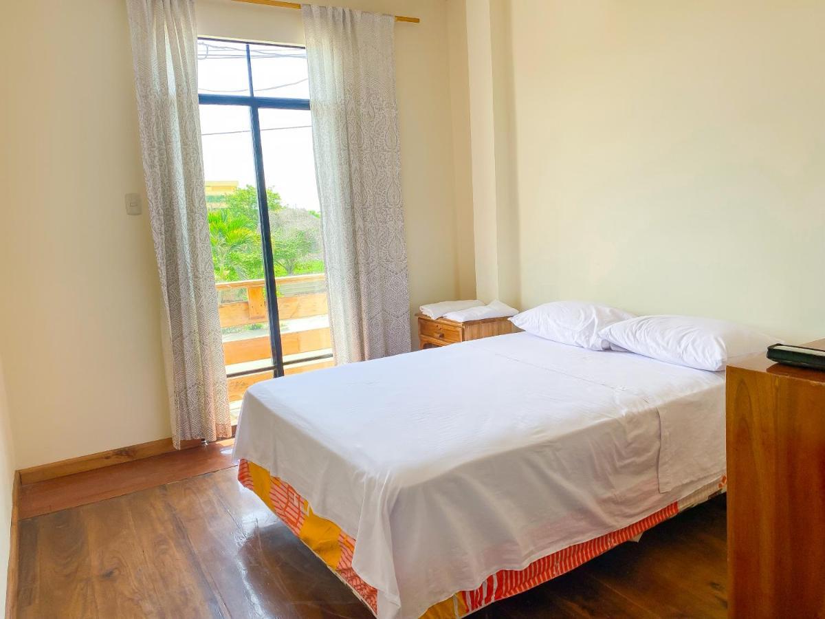 Hostal Tortuga Dorada Puerto López Exteriör bild