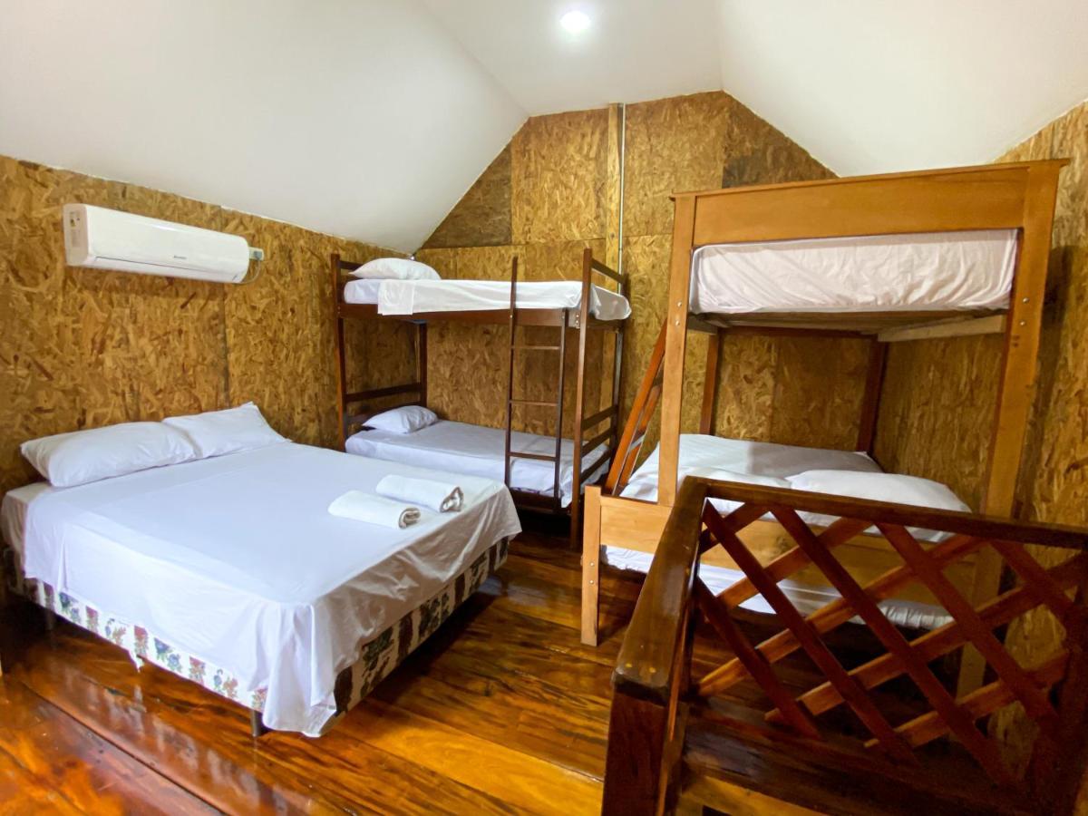 Hostal Tortuga Dorada Puerto López Exteriör bild